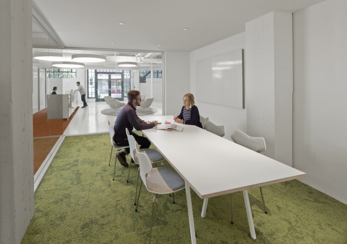 外企辦公室工業(yè)風(fēng)格裝修設(shè)計效果-第5張圖片-上海古都建筑設(shè)計集團