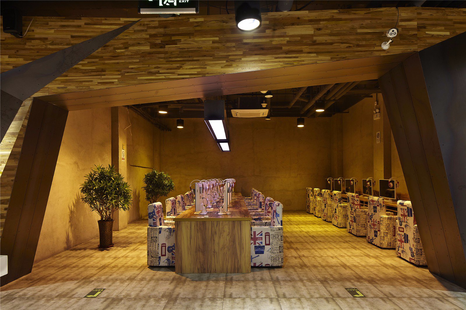 浦東新區(qū)工業(yè)風(fēng)網(wǎng)吧裝修設(shè)計-第4張圖片-上海古都建筑設(shè)計集團(tuán)